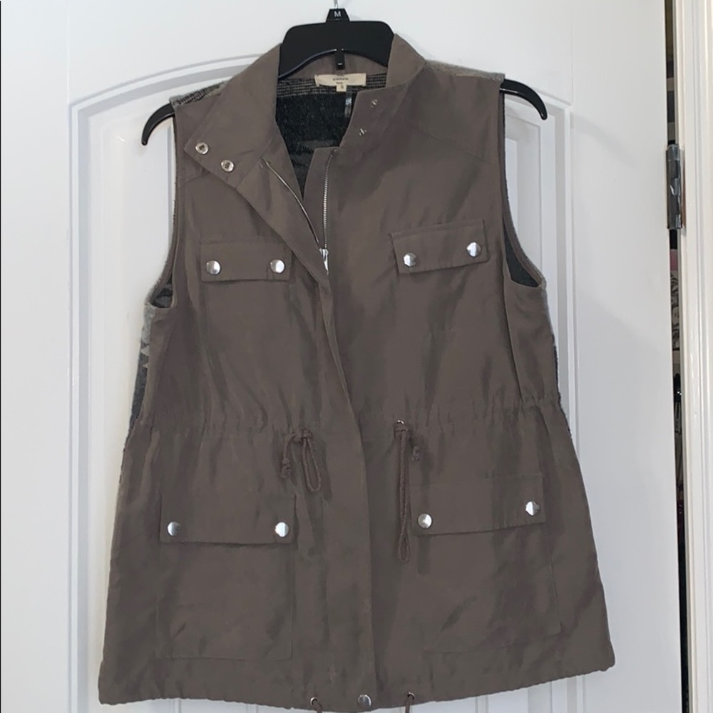 Women’s Aztec Print Vest